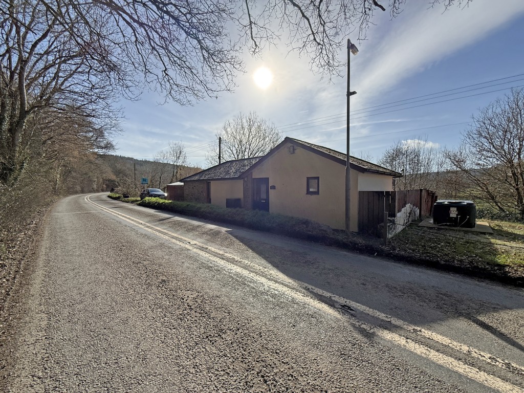 Lot: 141 - DETACHED TWO-BEDROOM BUNGALOW - Front of the property